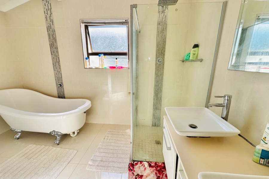 4 Bedroom Property for Sale in Providentia Eastern Cape